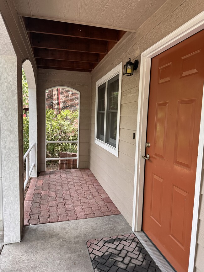outdoor patio - 1008 Remington St