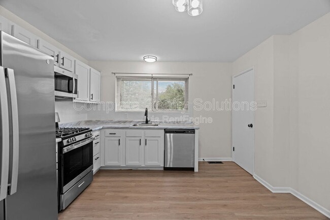 Photo - 560 Bardot Dr