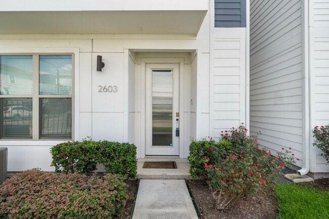 Photo - 2603 Hutchins St