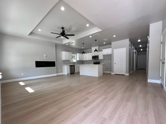 Photo - 823 Edgar St