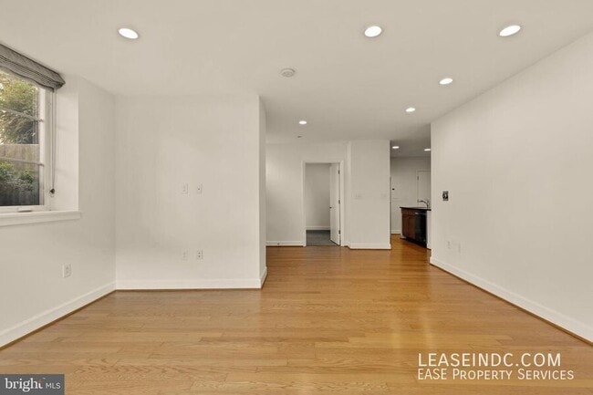 Photo - 150 V St NW Unit #V02