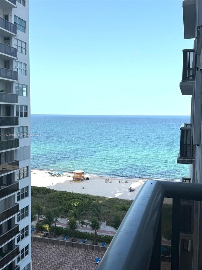 Photo - 6039 Collins Ave Unidad 1212 Rental