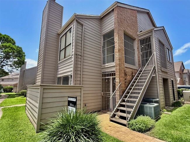 Building Photo - 6701 Sands Point Dr Unit 36