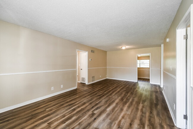 Photo - 1658 Louvre Dr