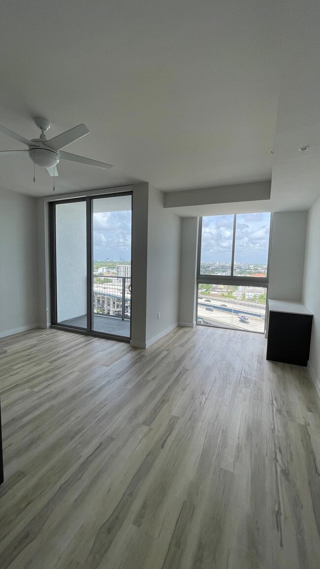 Photo - 212 SW 5th Ave Unidad S1