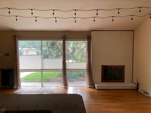 Ventana frontal de piso a techo - 2545 Teller St