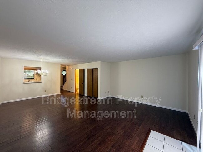 Photo - 4583 Burchdale St