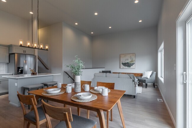 Photo - 1129 Jill Dr W