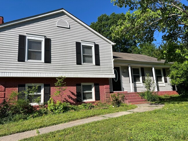 Building Photo - 7400 Middlebury Pl