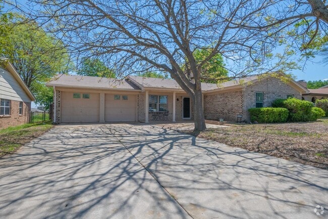 Building Photo - 303 Manning Dr Rental