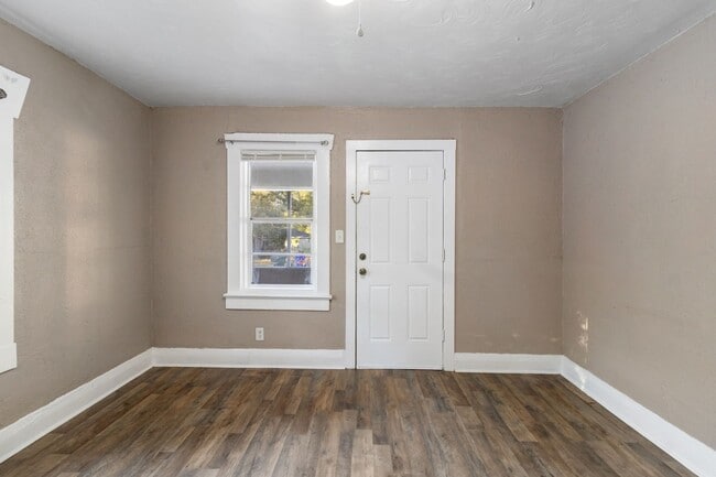 Photo - Cute 2 bedroom 1 bathroom single family house