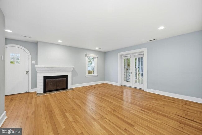 Photo - 304 Elm Ave