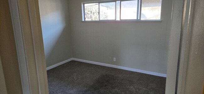 Building Photo - 5638 Hoffman Ct Unit 3