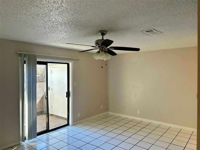 Photo - 2804 Skyway Cir