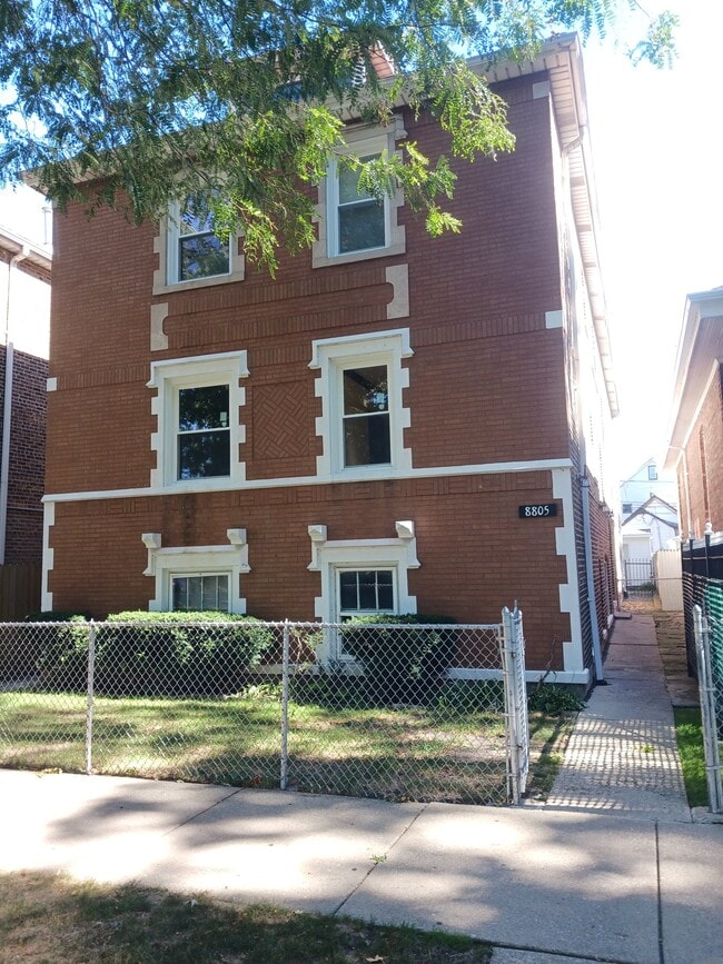 Photo - 8805 S Muskegon Ave