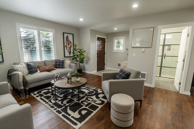 Photo - 313 119th St S