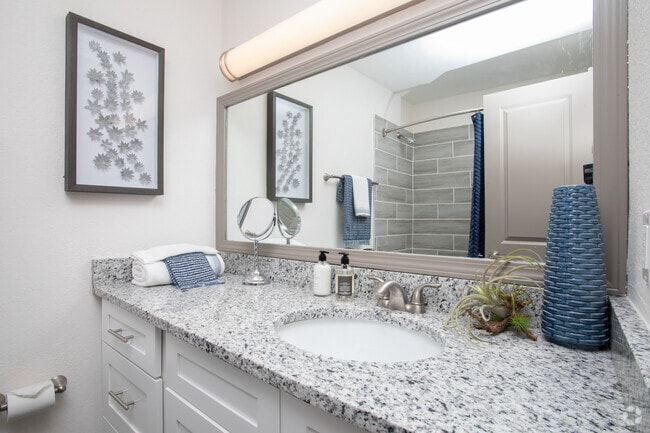 2HAB, 2BA - 1121SF