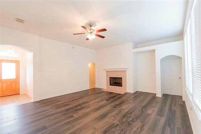 Photo - 234 Silvercreek Dr