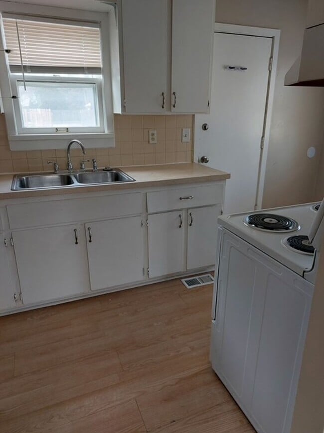 Photo - 4416-4418 E. Central Unidad 4418 E. Central