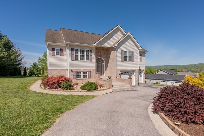 Photo - Spacious 4 Bed, 3 Bath Home for Rent – Blacksburg Area – $3,200/month