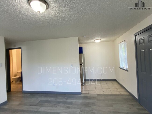 Photo - 5207 66th St W Unidad 1