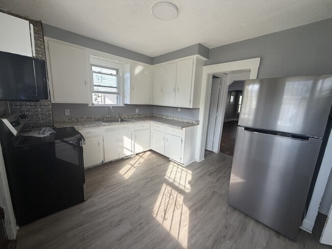 3586 W 47th St