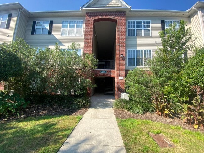 Building Photo - 2808 Bloomfield Ln Unit 205