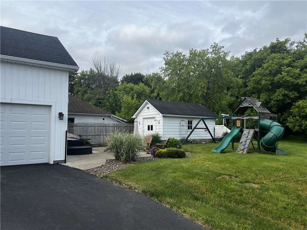 Photo - 1229 Long Pond Rd