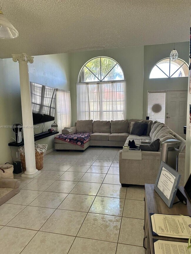 Photo - 18310 NW 10th St