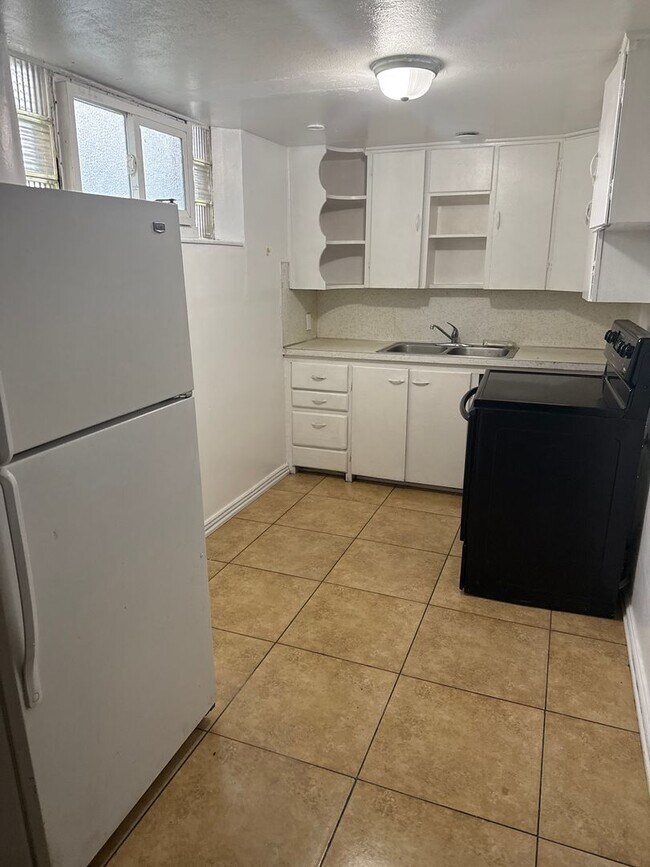 Building Photo - 618 E 21st St Unit C