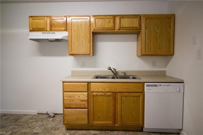 Photo - 1343 W 39th St