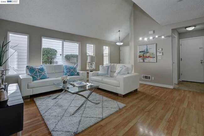 Photo - $4190 / 3BR GORGEOUS ARDENWOOD HOME IN NORTH FREMONT