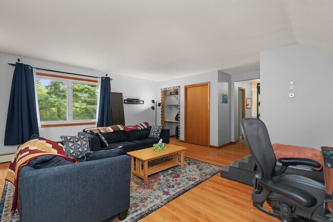 4611 Dennis Dr