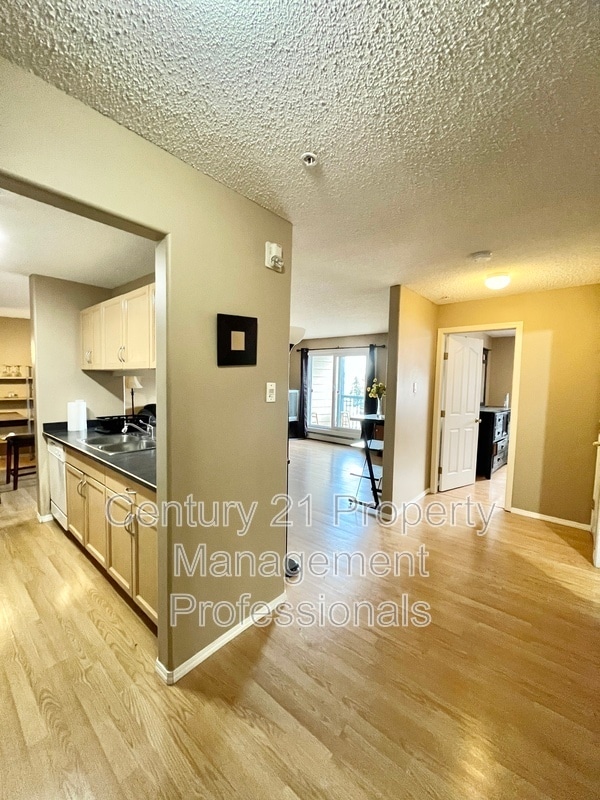 Building Photo - 200 Richard St Unit 437