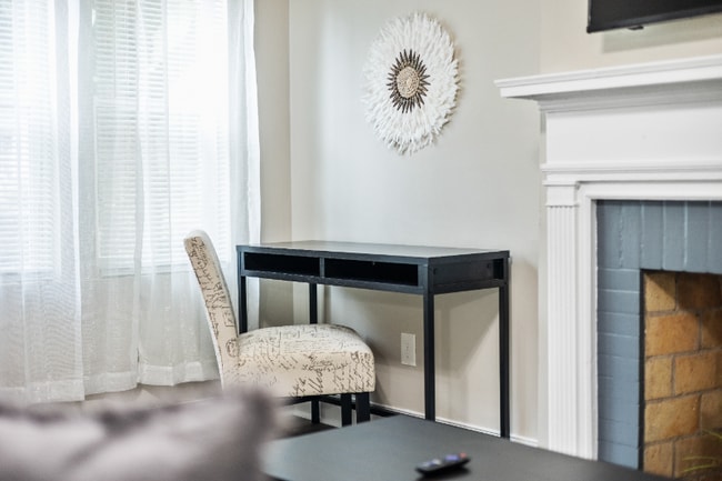 Photo - 825 Erin Ave SW