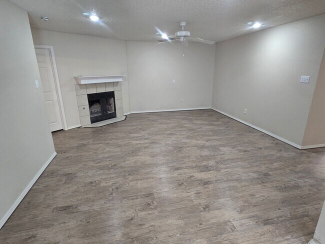 Photo - 3108 109th St Unit B