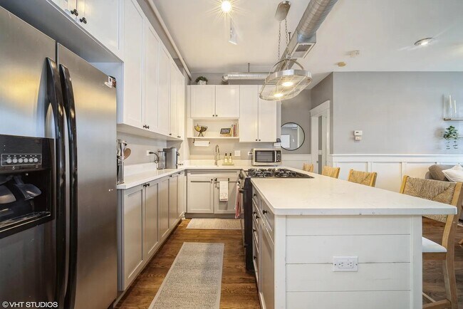 Photo - 1735 W Diversey Pkwy Condo