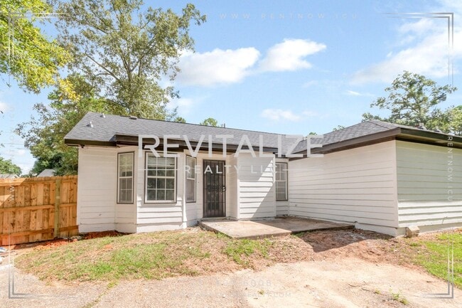 Photo - 6513 Victoria Pl S