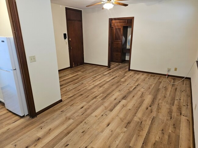 Photo - 254 Senator Pl