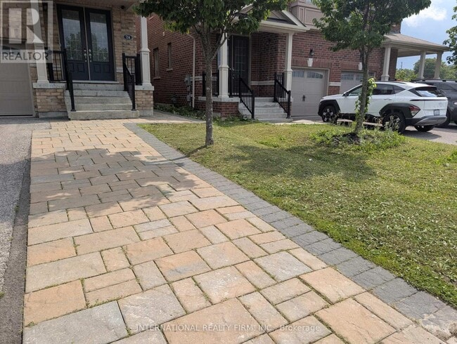 Photo - 734 Yarfield Cres