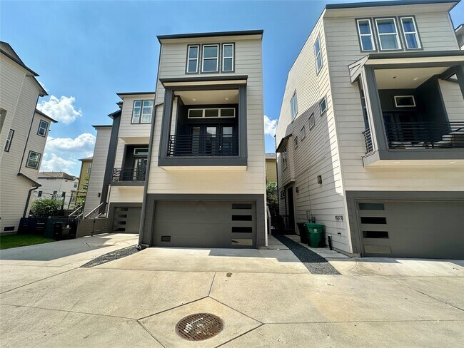 Photo - 1537 W 24th St