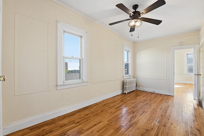 Building Photo - 532 Adams St Unit 3B