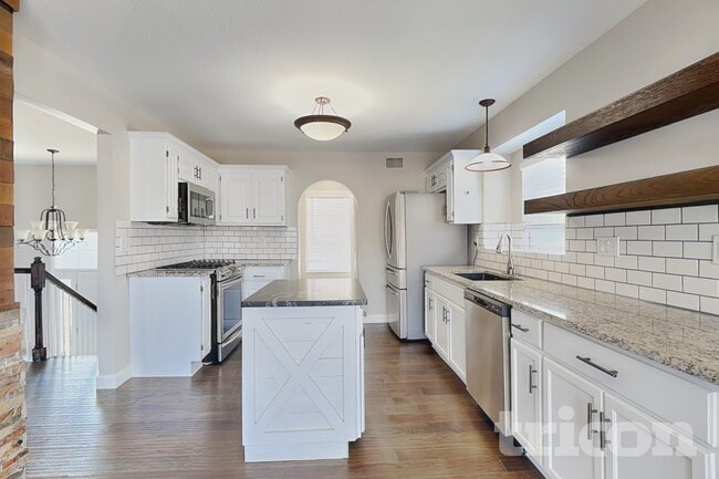 Photo - 2116 SW Chase Dr