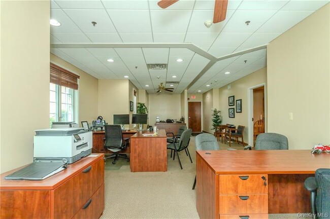 Photo - 5 Fair Lawn Dr