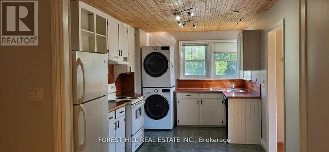 Photo - 61 Roxborough Rd Unit Main Floor
