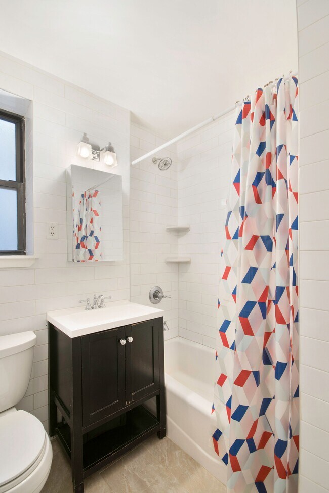 Photo - 208 E 28th St