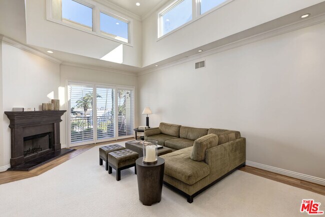 Photo - 132 S Maple Dr Unit PH4