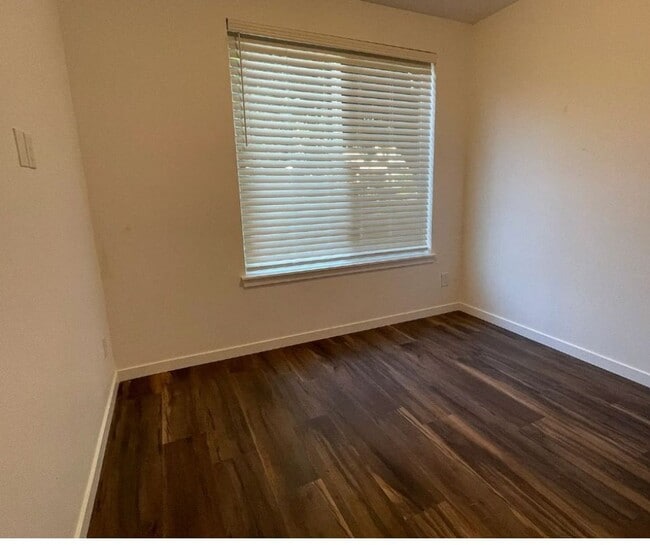 Photo - 4388B N Gantenbein Ave Unidad 4388 B