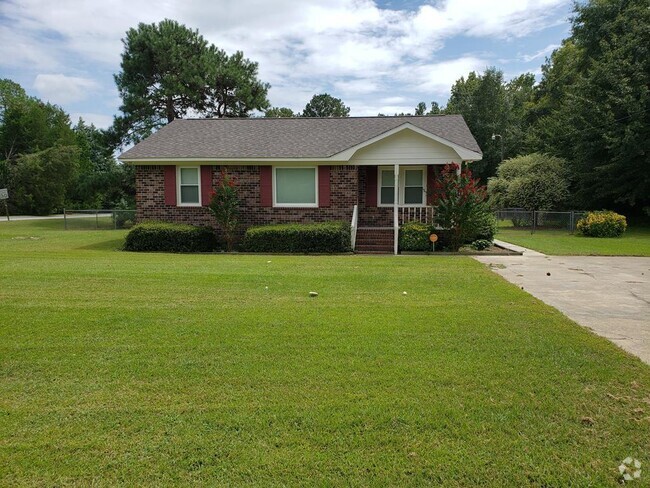 Building Photo - 5050 Queen Chapel Rd Rental