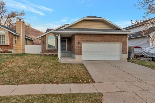 Beautiful Pet Friendly 4 Bed, 3 Bath Farmi... - Beautiful Pet Friendly 4 Bed, 3 Bath Farmi... House